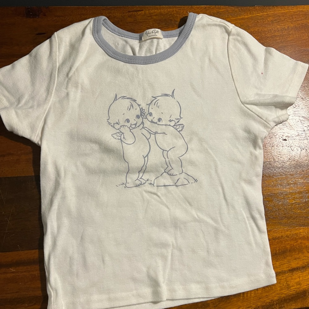 Bundle of short sleeve brandy Melville tops. Perfect for summer